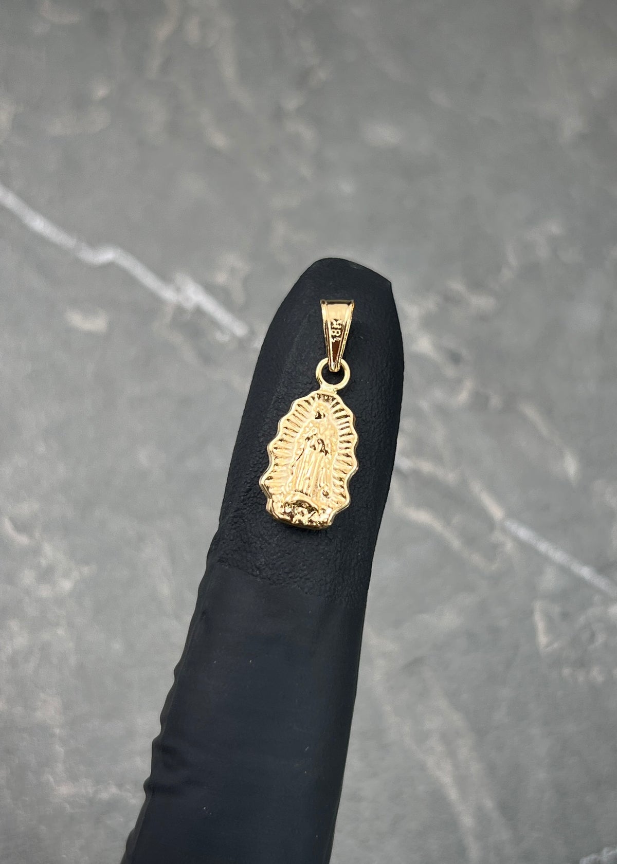 Dije Virgen de Guadalupe 0.55gr / 1.9cm / 8mm — Oro Amarillo
