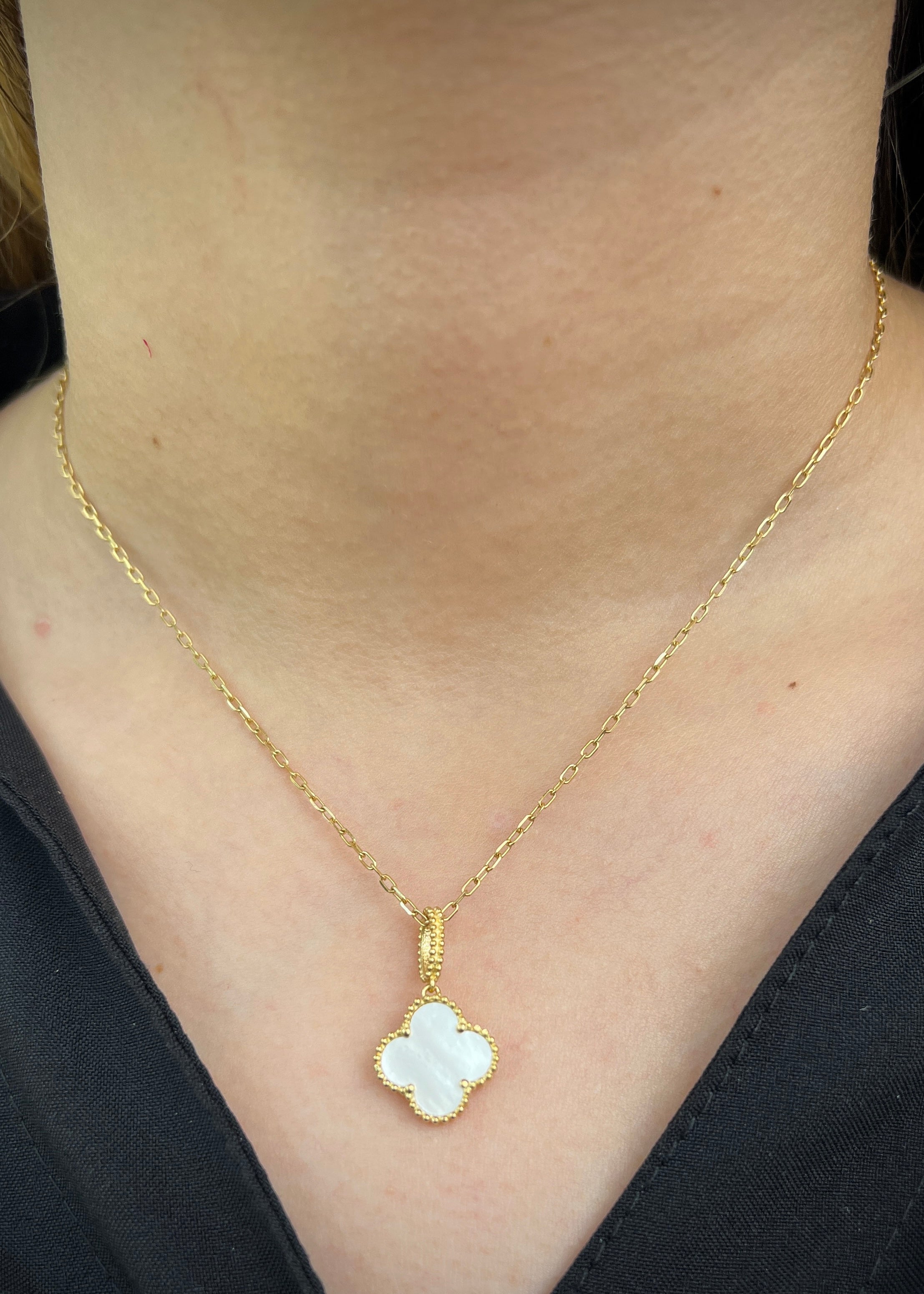 Dije lucky clover 1.95gr / Largo 2.3cm — Oro Amarillo