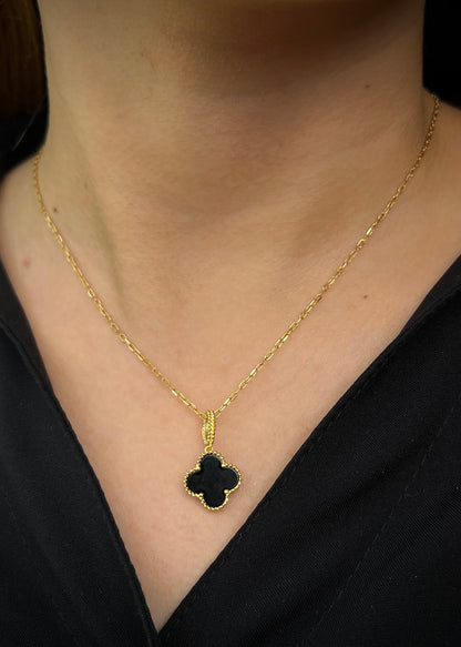 Dije Lucky Clover Piedra Negra 1.8gr / 2.3cm / 13.8mm — Oro Amarillo