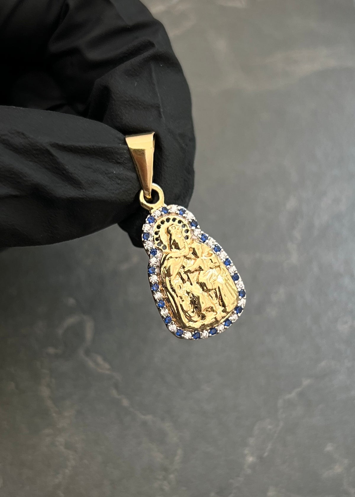 Dije Virgen del Carmen con Swarovski Azul y Blanco 2.35gr / 3cm / 13mm — Oro Amarillo