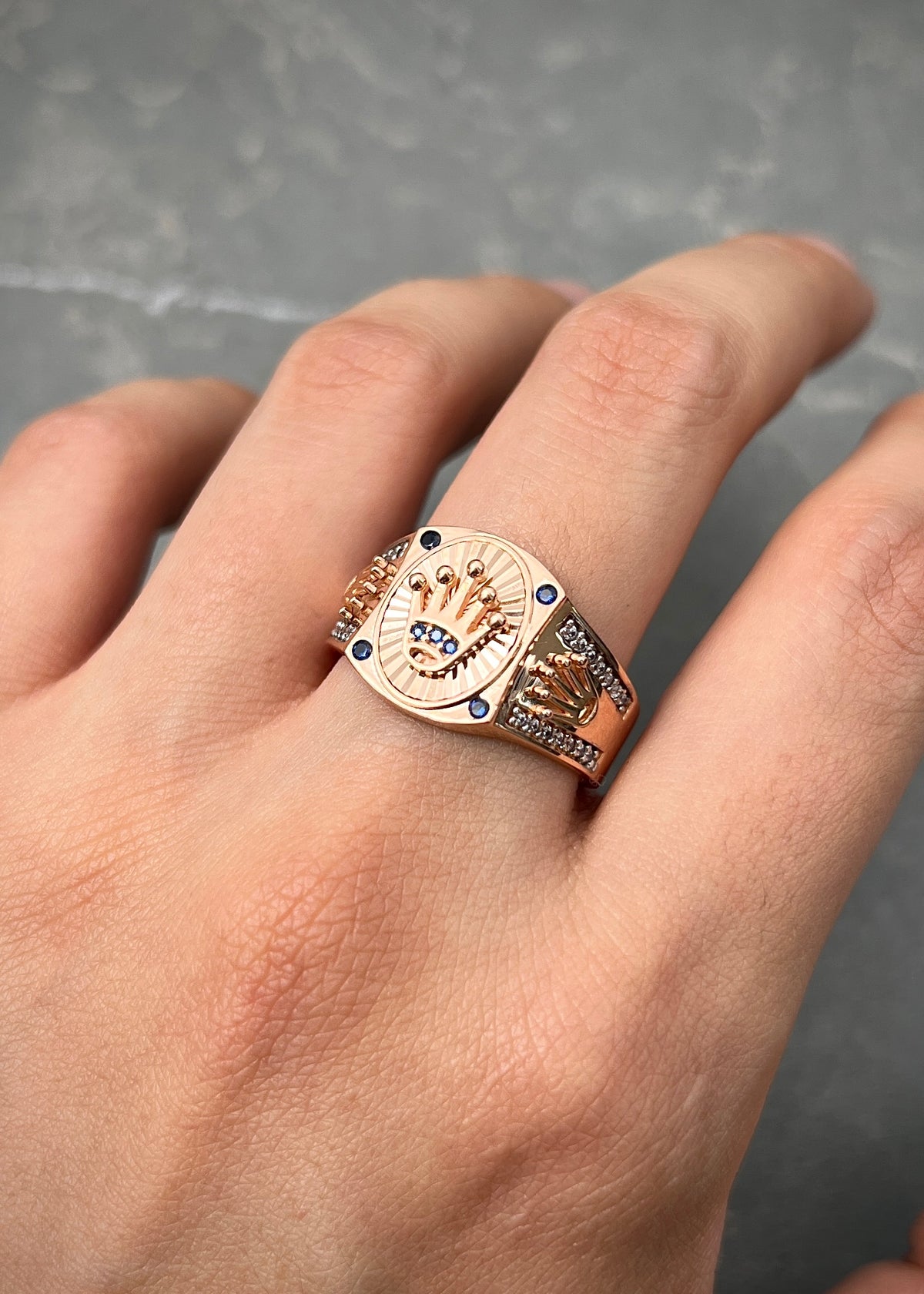 Anillo Rx con Swarovski Azul 5.9gr / Talla 9 3/4 — Oro Rosado