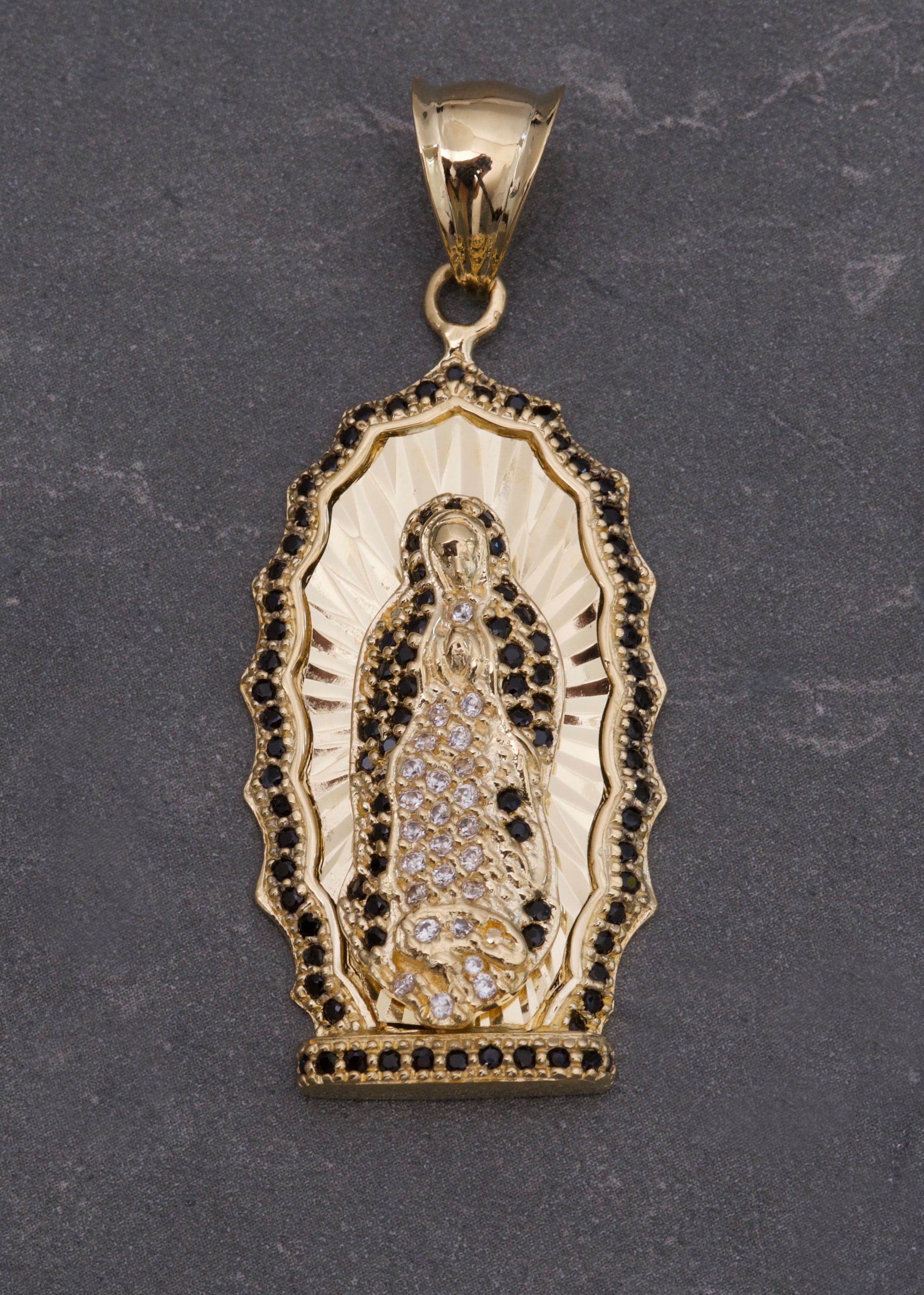 Dije virgen de guadalupe con swarovski negro y blanco 11.9gr / Largo 5cm / Oro Amarillo Nac B
