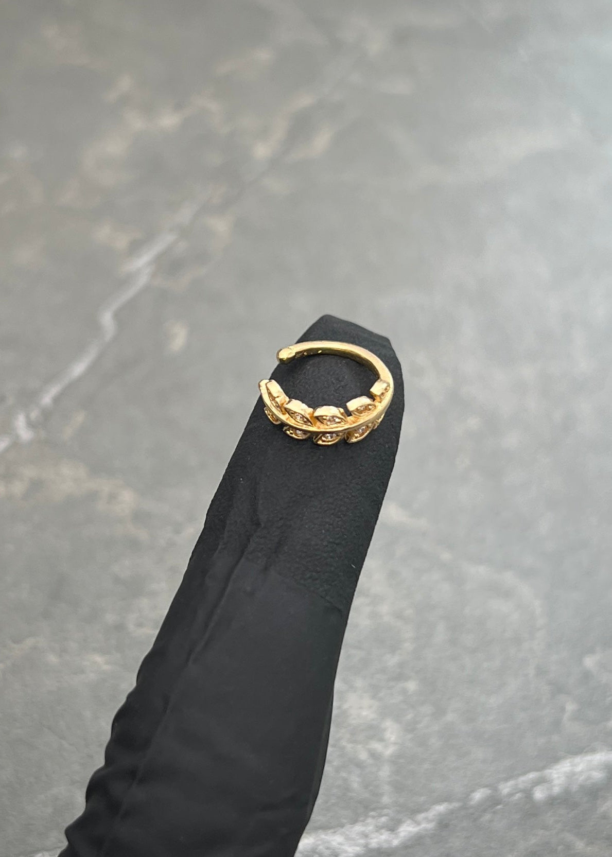 Ear Cuff 0.9gr / 1.2cm / 4.8mm — Oro Amarillo