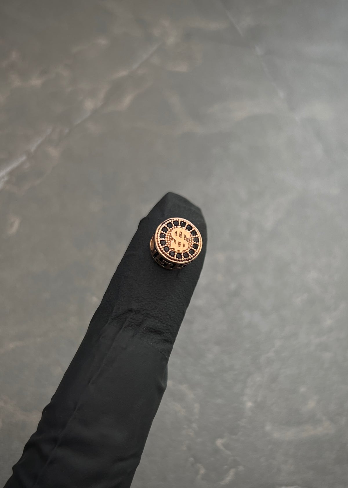 Herraje Signo Peso con Swarovski Negro 1.7gr / 0.8cm / 8mm — Oro Rosado