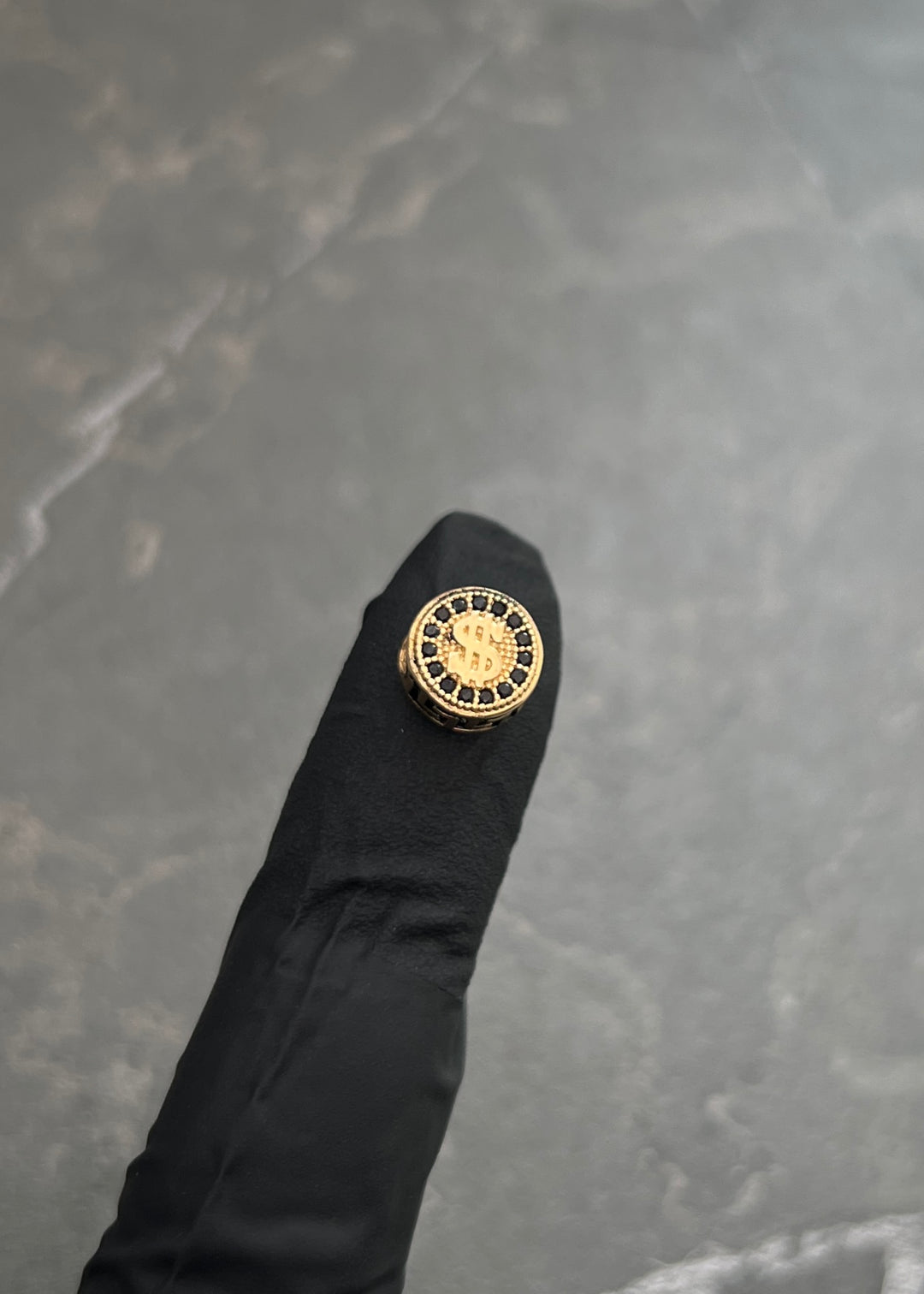 Herraje Signo Peso con Swarovski Negro 1.6gr / 0.8cm / 8mm — Oro Amarillo