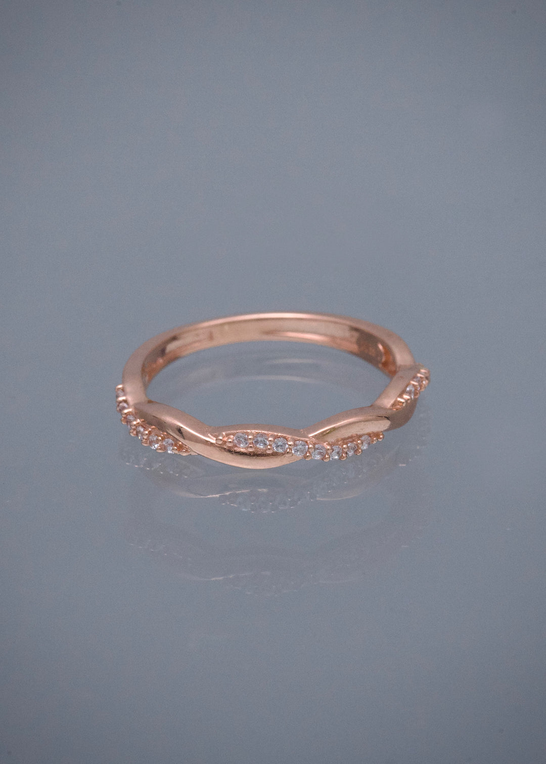 Anillo con Swarovski Blanco 1.9gr / Talla 5 1/4 — Oro Rosado