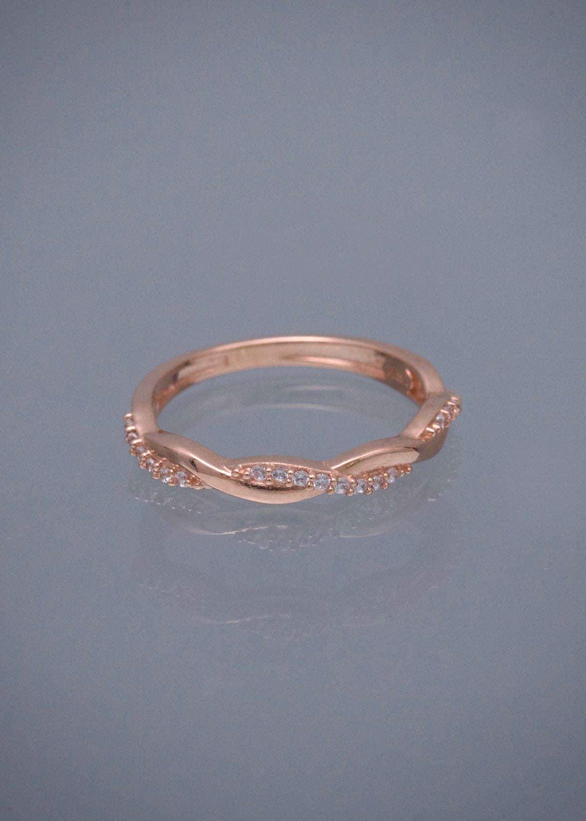 Anillo con Swarovski Blanco 1.9gr / Talla 5 1/4 — Oro Rosado