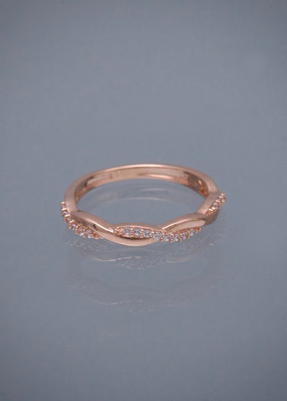 Anillo con Swarovski Blanco 1.9gr / Talla 5 1/4 — Oro Rosado
