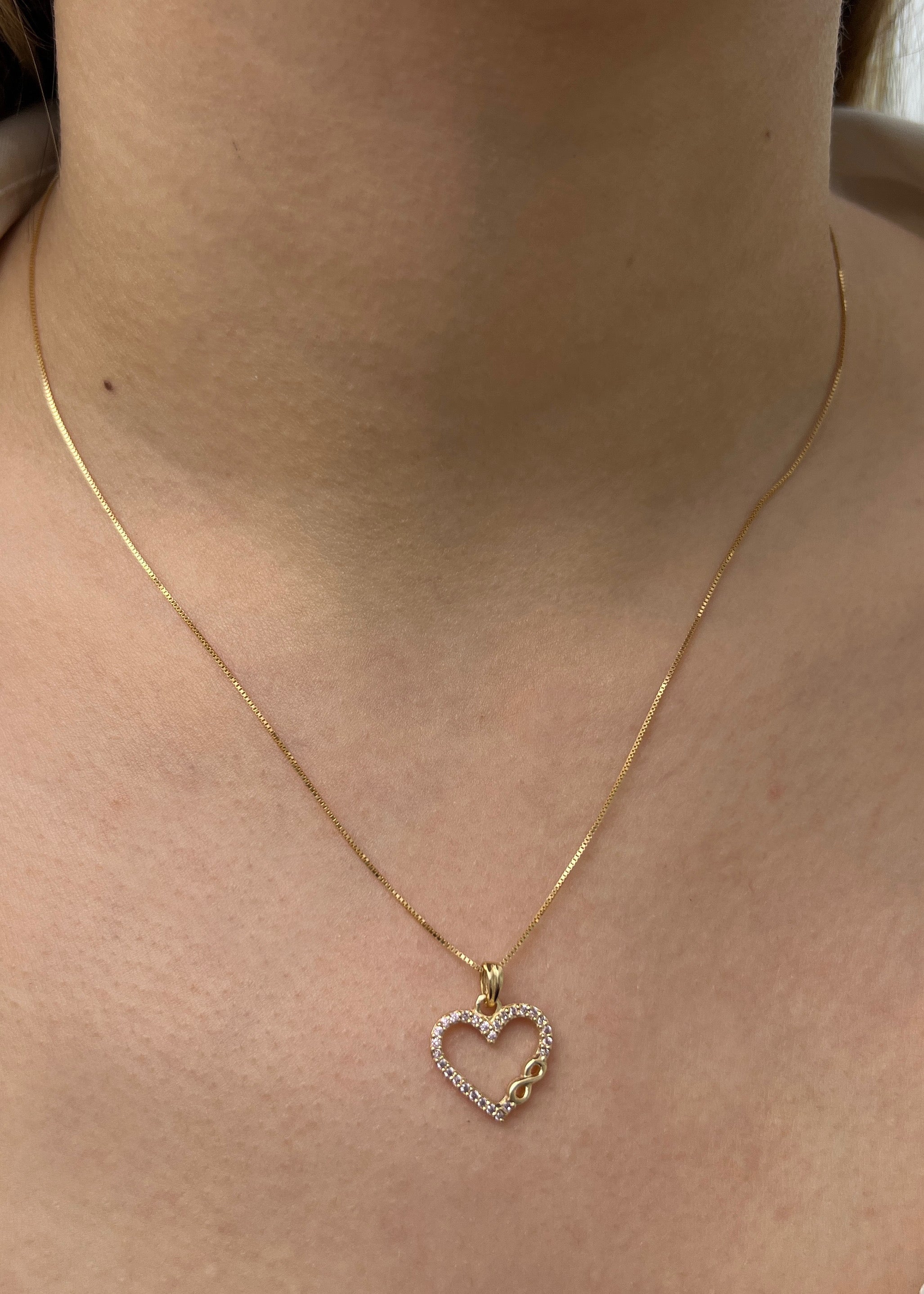 Dije corazon con swarovski rosado 1.2gr / Largo 1.7cm / Oro Amarillo Nac P