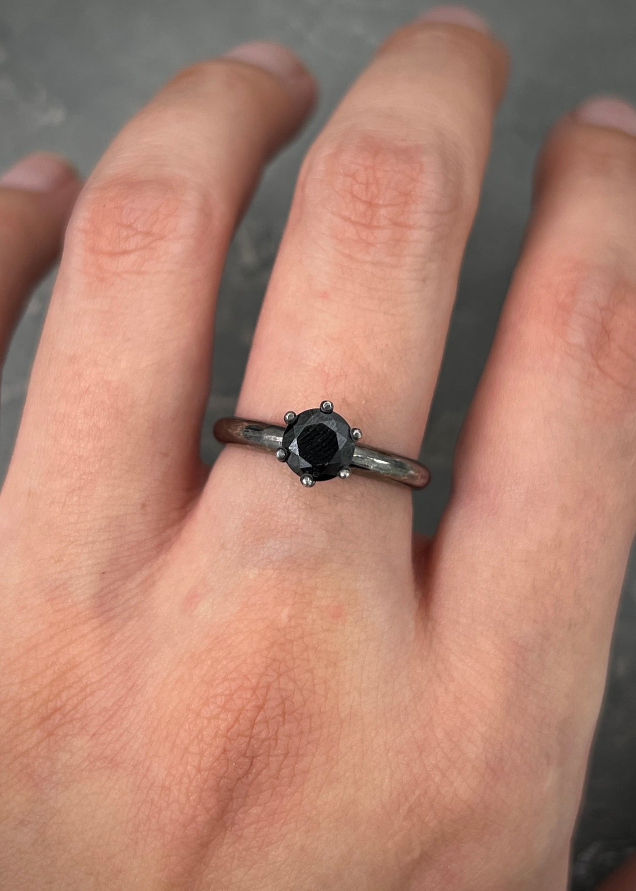 Solitario con swarovski negro 3.4gr / TALLA 6 /  Nac B