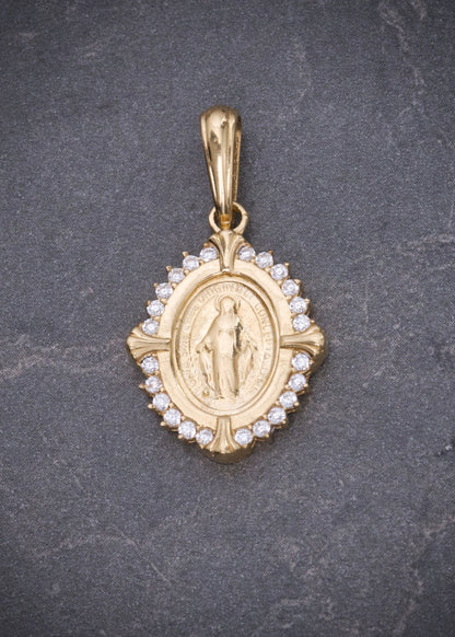 Dije virgen de la milagrosa con swarovski blanco 2.75gr / Largo 2.6cm / Oro Amarillo Nac M