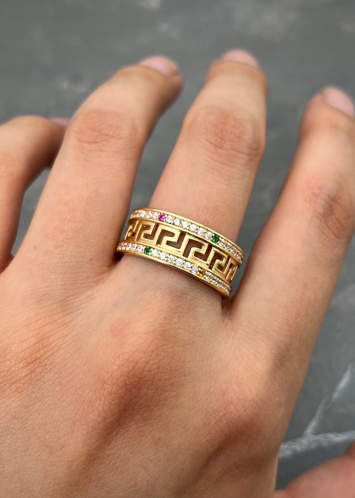 Anillo con Swarovski Multicolor 7.25gr / Talla 9 1/2 — Oro Amarillo