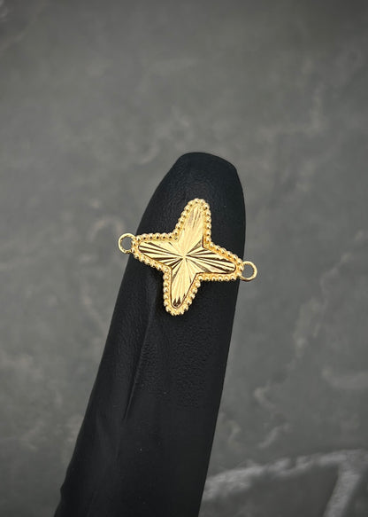 Herraje tipo lucky diamantado con resina 1.9gr / Largo 1.7cm / Oro Amarillo Nac B