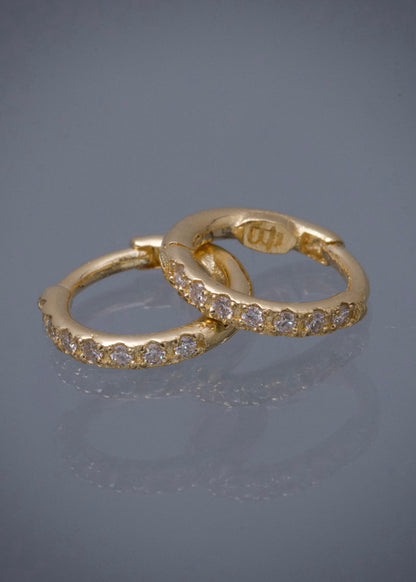 Candongas con 14pts de diamante blanco 2.5gr / Largo 1.2cm / Oro Amarillo (Joya) M