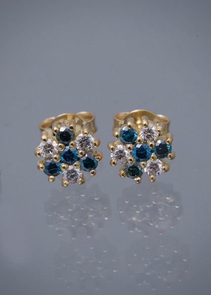 Topos flor con 27pts de diamante azul y 19pts de diamante blanco 1.55gr / Largo 0.6cm — Oro Amarillo