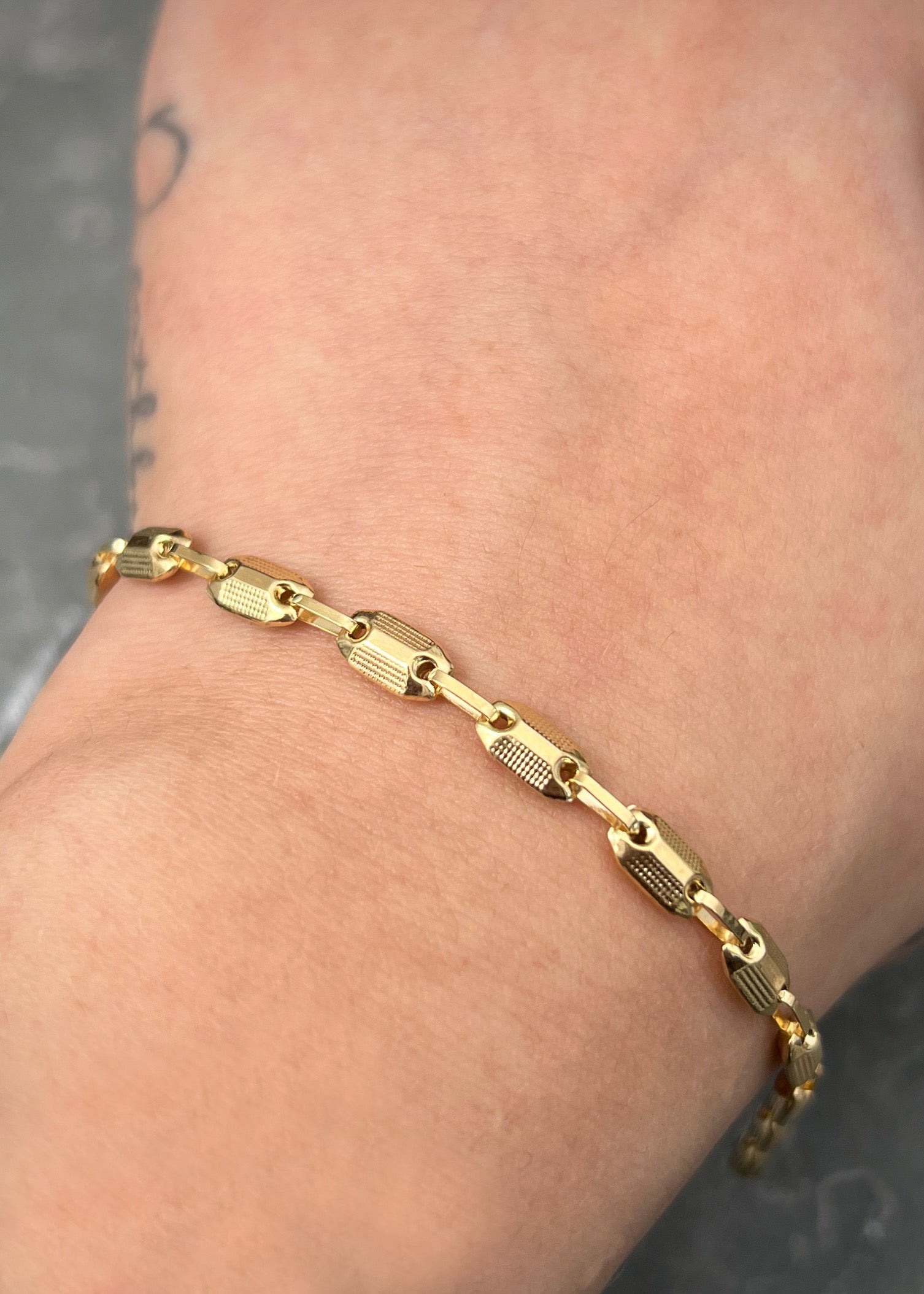 Pulso rustico 3.95gr / Largo 20cm / Oro Amarillo Nac B