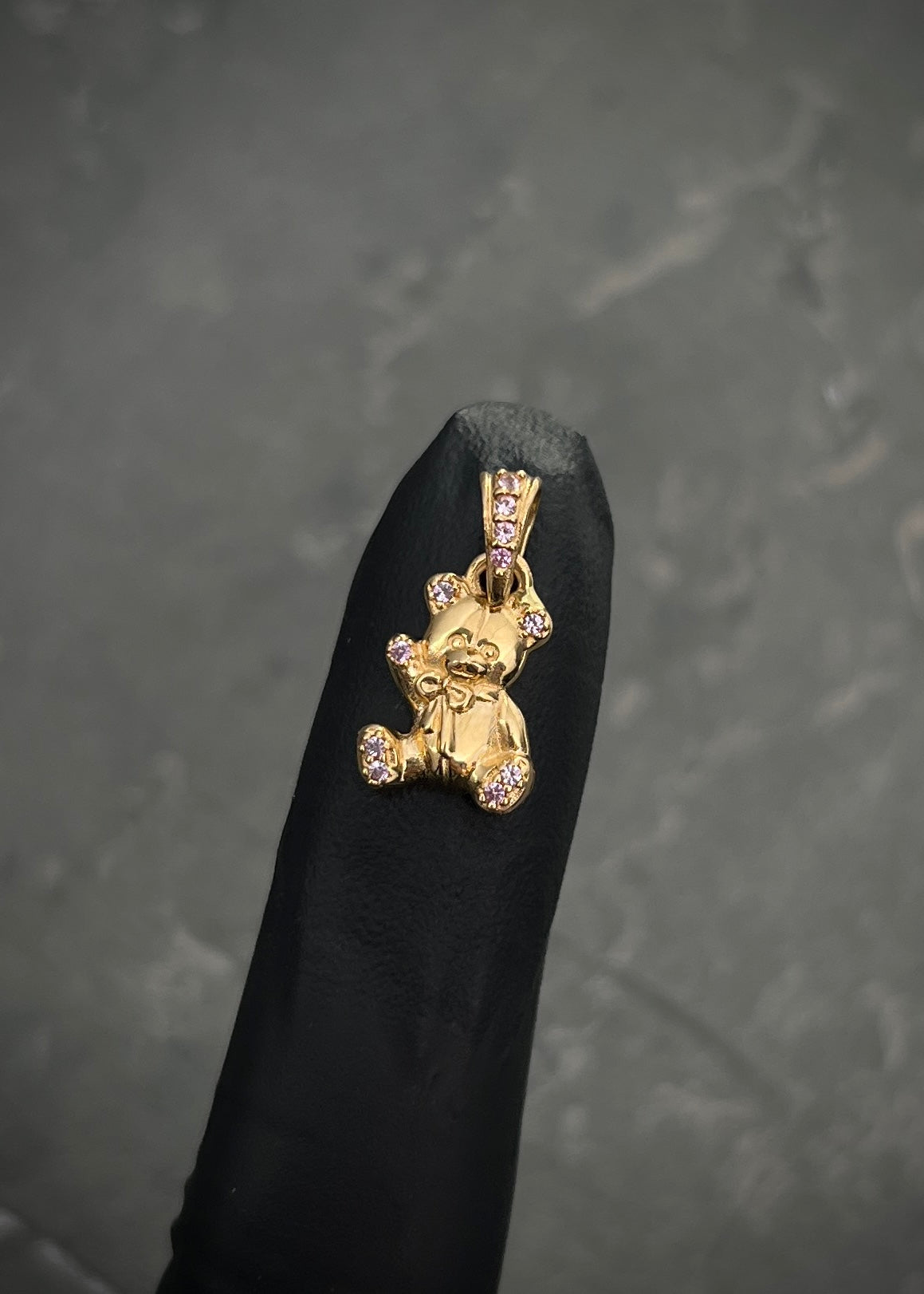 Dije oso con swarovski morado 1.3gr / Largo 1.7cm / Oro Amarillo Nac B