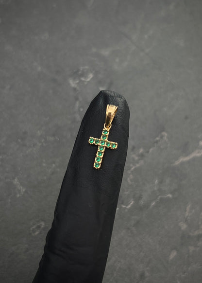 Dije cruz con swarovski verde 0.7gr / Largo 1.8cm / Oro Amarillo Nac M