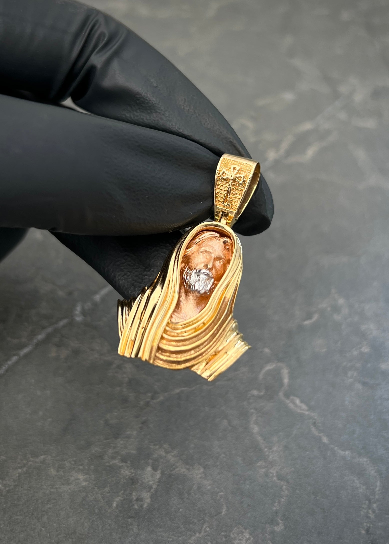 Dije Jesus 8.8gr / 3.7cm / 23mm — Tres Oros