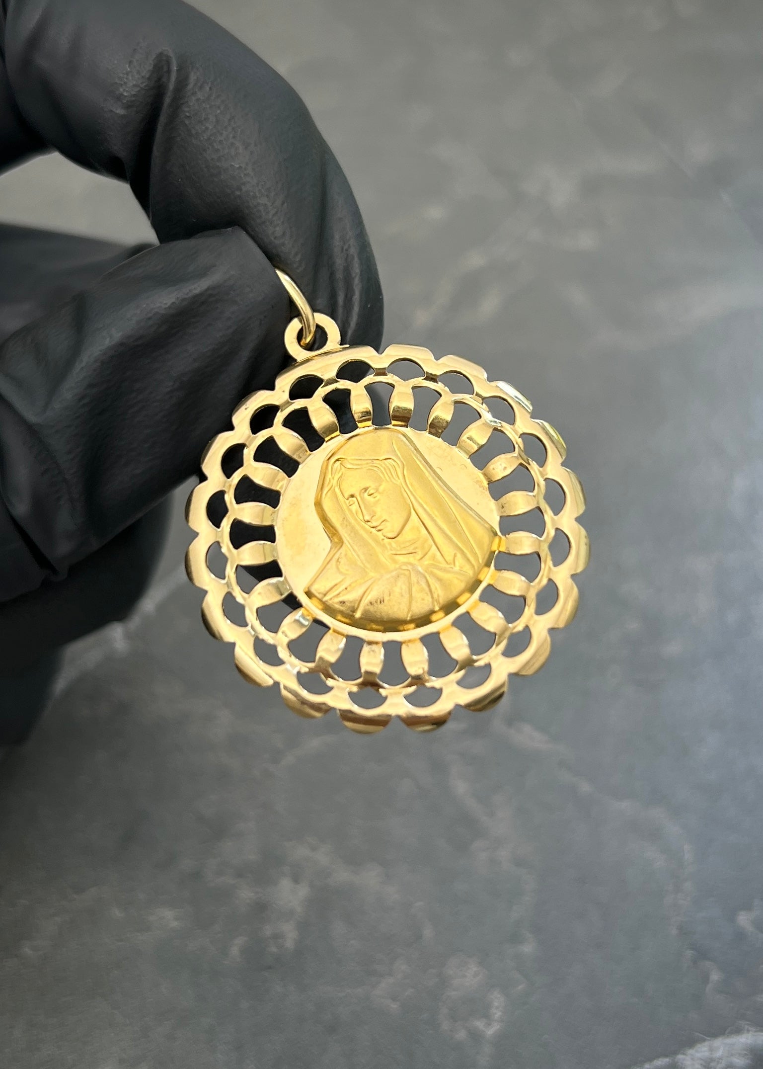 Dije Virgen 5.65gr / 4cm / 31.6mm — Oro Amarillo