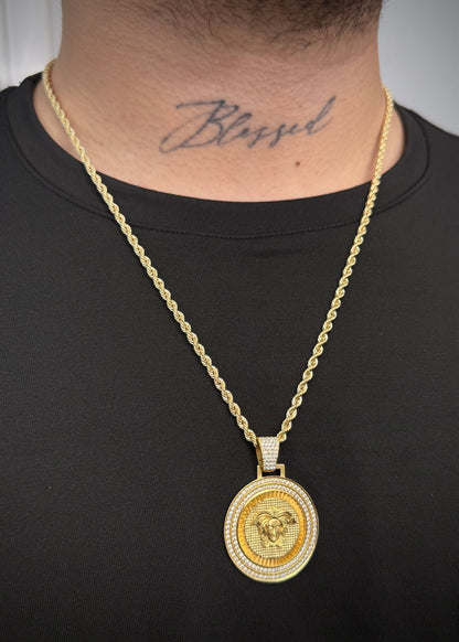 Dije Medusa con Swarovski Blanco 14.1gr / 4.5cm / 33.5mm — Oro Amarillo