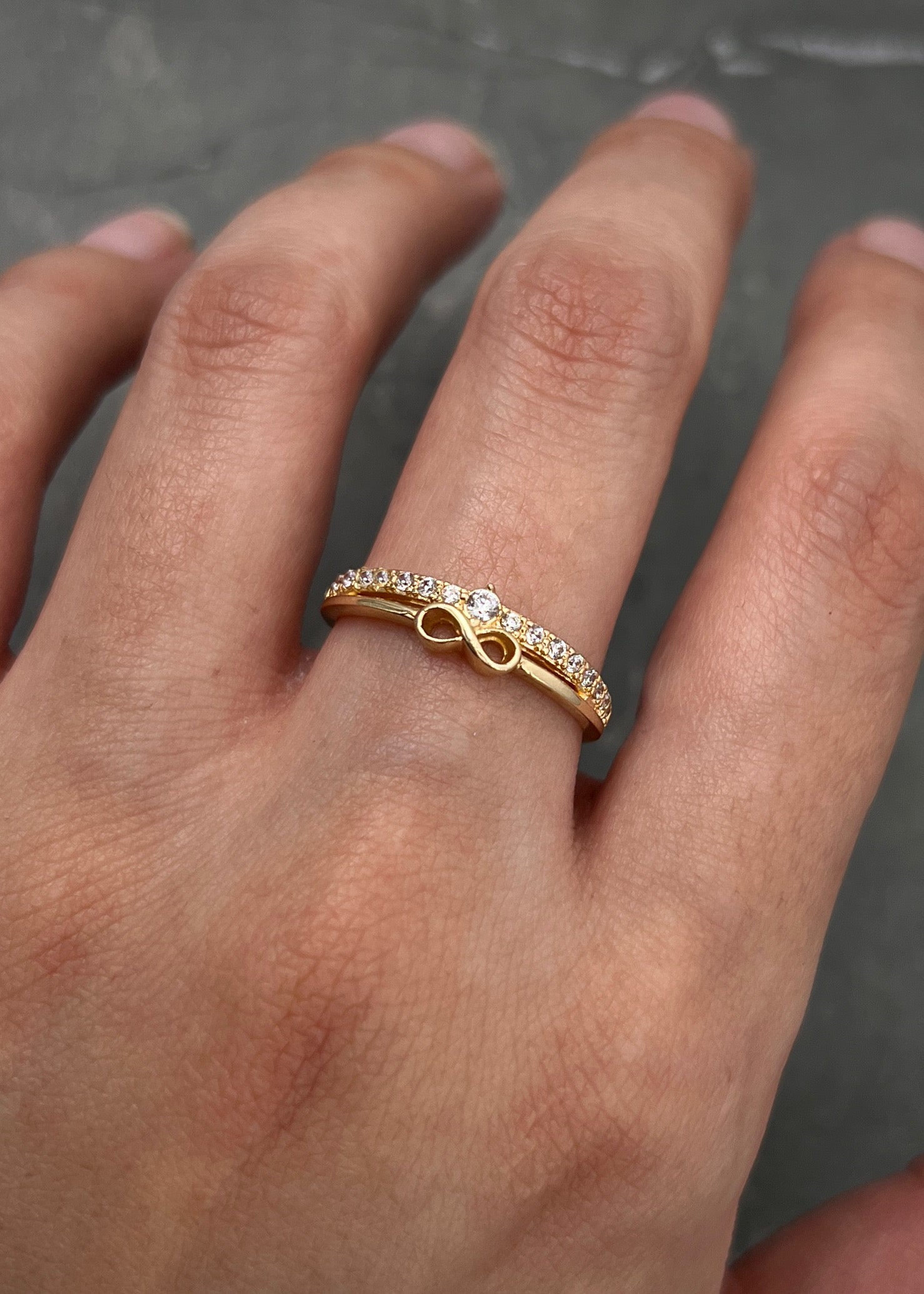 Anillo infinito con swarovski blanco 2.15gr / TALLA 7 1/4 / Oro Amarillo Nac P