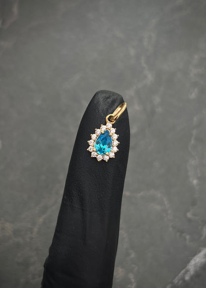 Dije gota con swarovski azul y blanco 0.75gr / Largo 1.6cm / Oro Amarillo Nac M