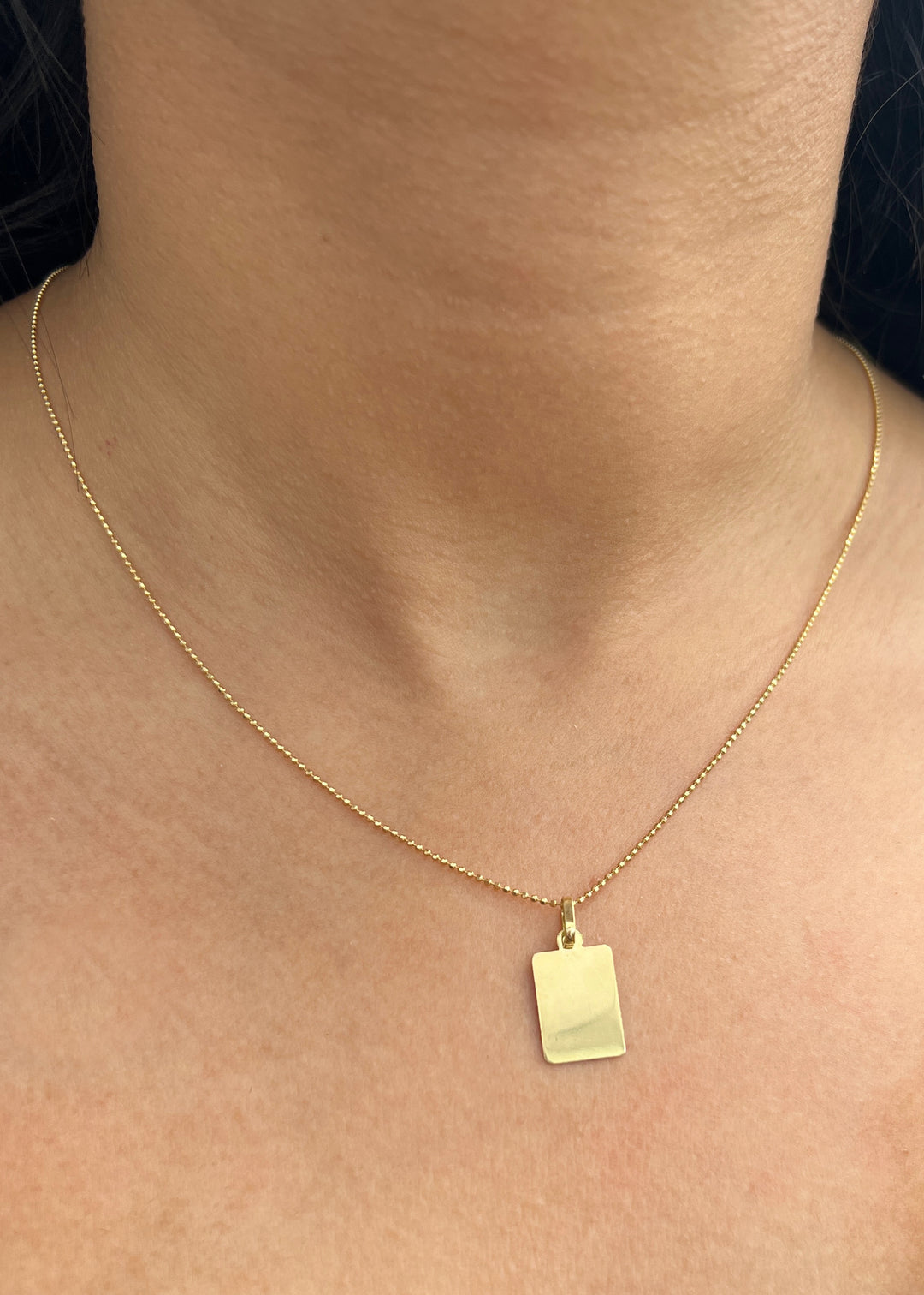 Dije Placa Lisa 0.9gr / 2.1cm / 10.5mm — Oro Amarillo