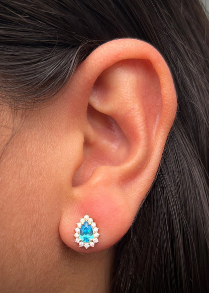 Topos gota con swarovski azul y blanco 1.8gr / Largo 1cm / Oro Amarillo Nac P