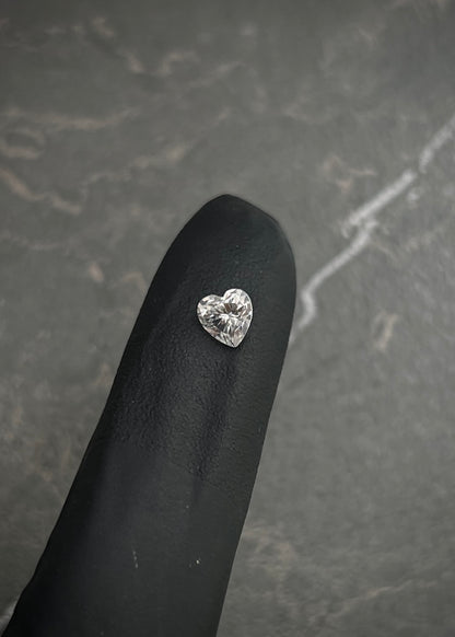 Moissanitas de corazon blanca con 45pts Largo 0.5cm /  (Joya) B