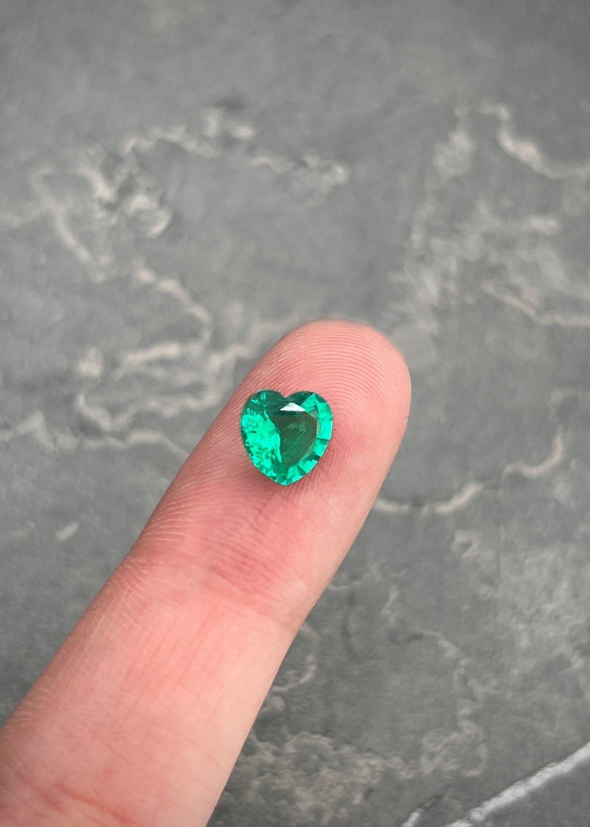 Moissanitas de corazon verde con 121pts Largo 0.7cm /  (Joya) B