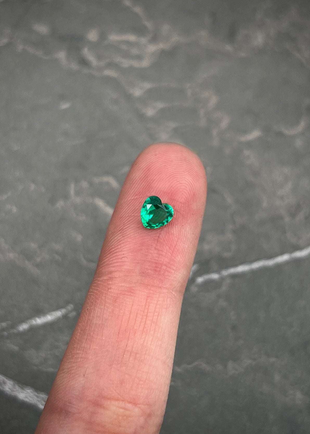 Moissanitas de corazon verde con 38pts Largo 0.5cm /  (Joya) B