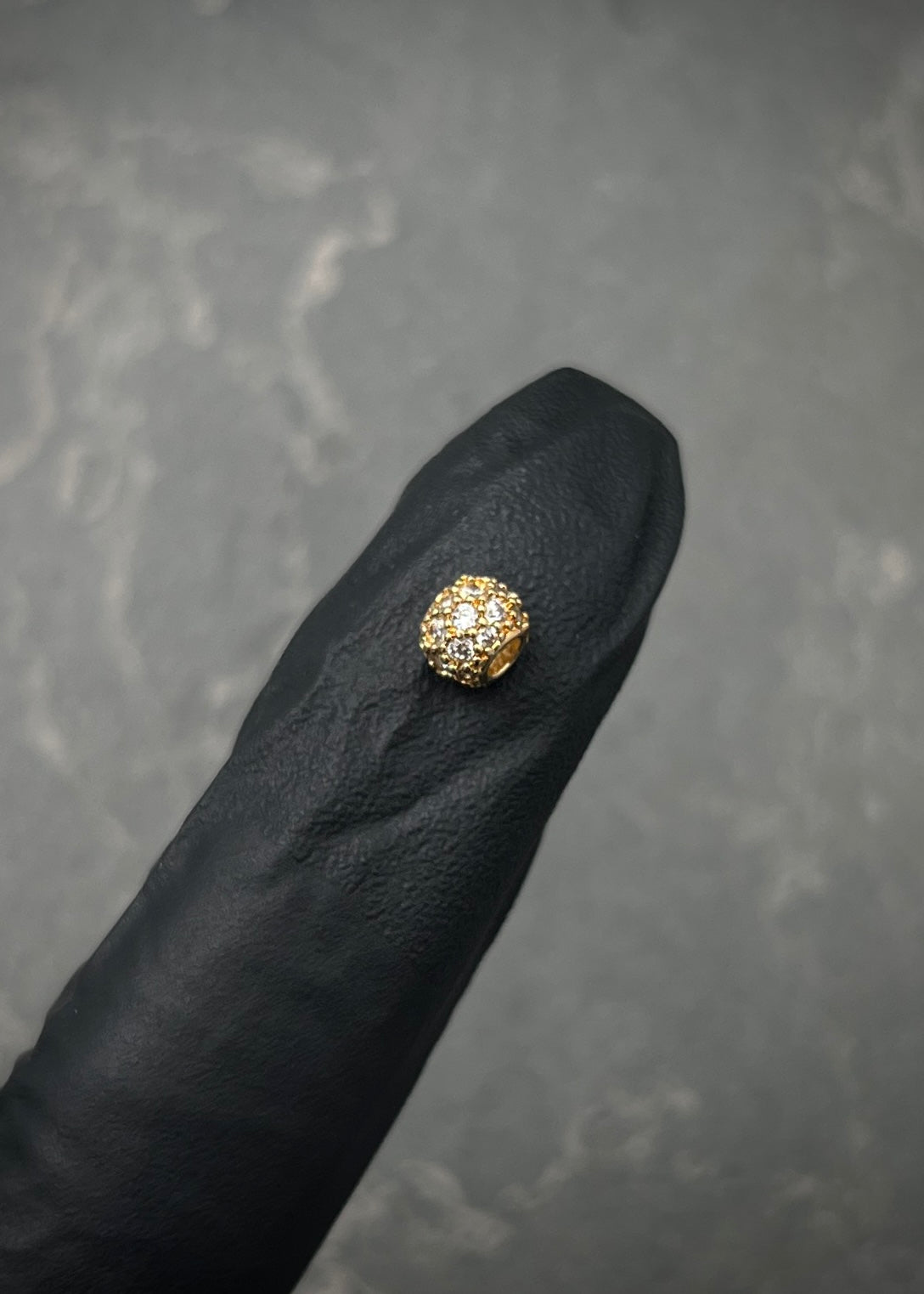 Herraje con swarovski blanco 0.45gr / Largo 0.4cm / Oro Amarillo Nac B