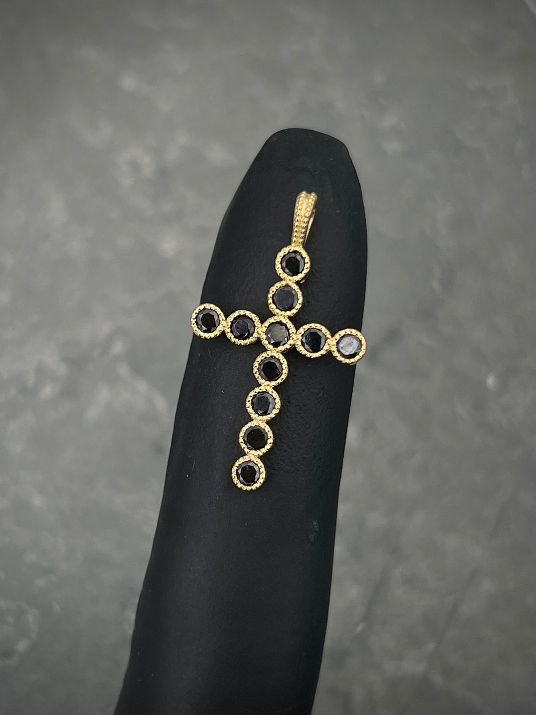 Dije cruz con 59pts de diamantes negro 1.7gr / Largo 2.6cm — Oro Amarillo