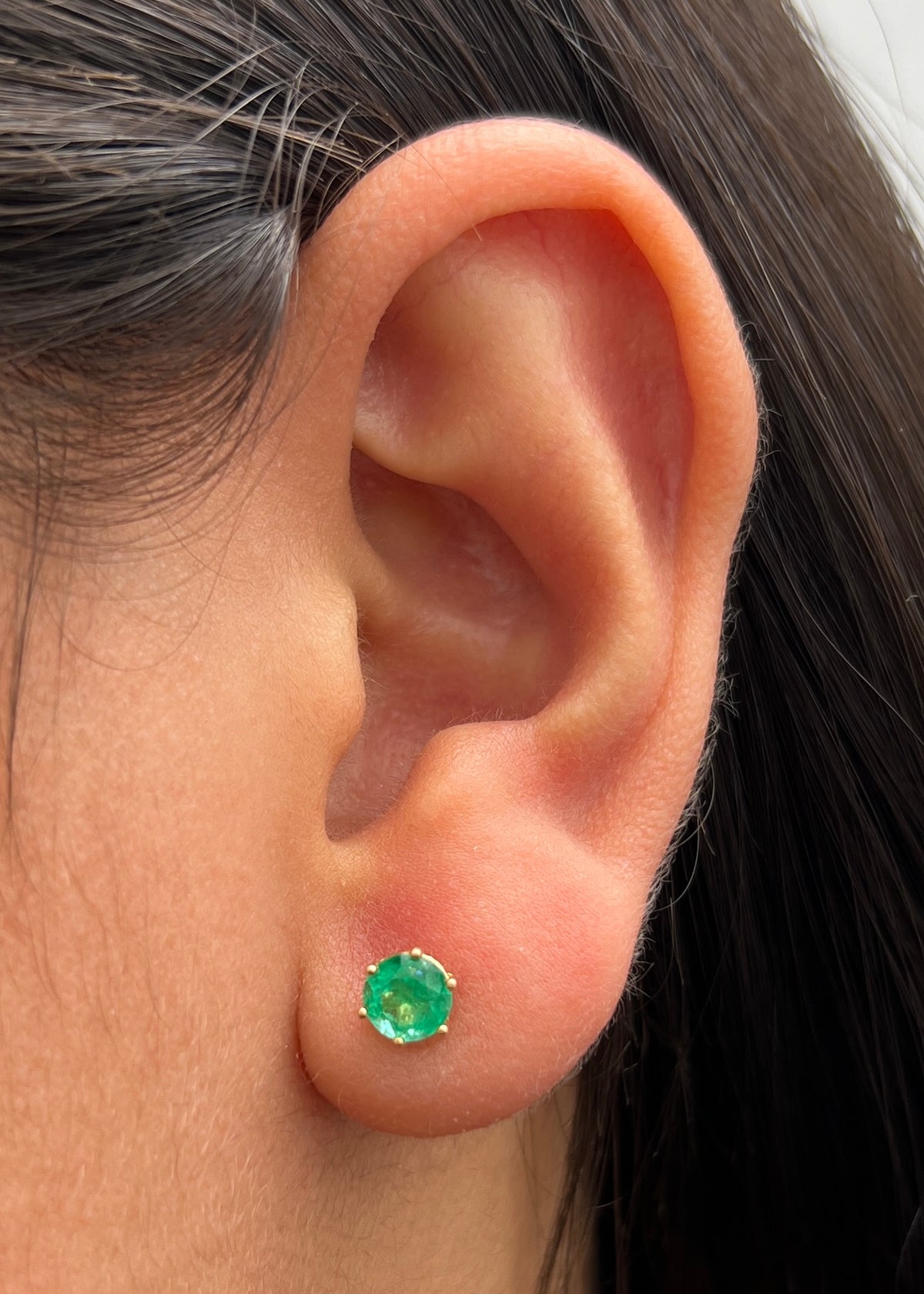 Topos con 111pts de Esmeralda 0.95gr / 0.5cm / 5mm — Oro Amarillo