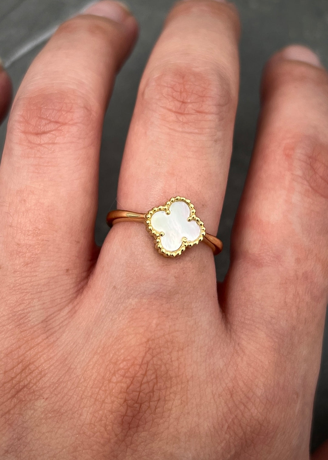 Anillo lucky clover piedra blanca 3.2gr / Talla 5 3/4 — Oro Amarillo