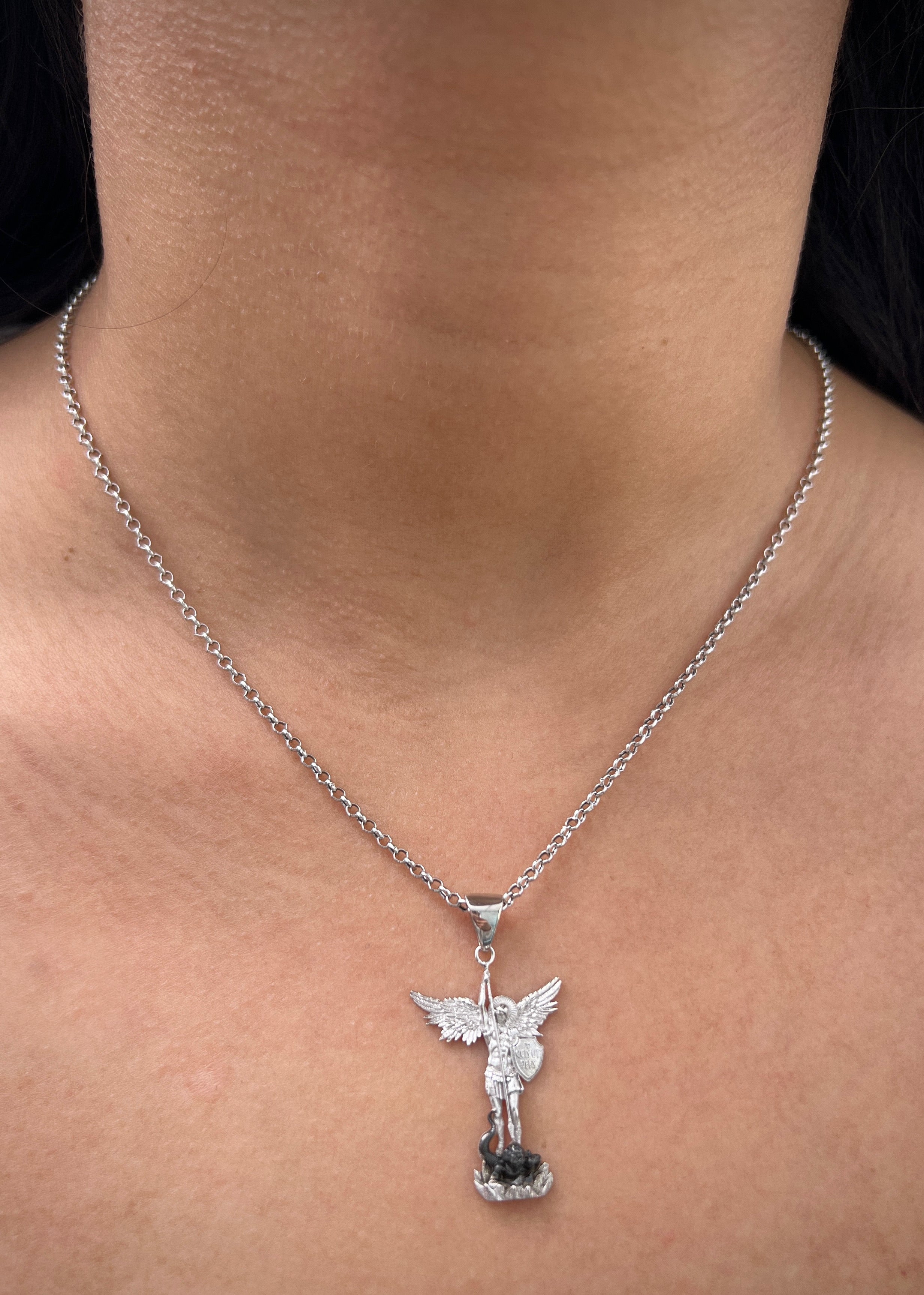 Dije arcangel san miguel 2gr / Largo  3.1cm / Oro Blanco Nac P