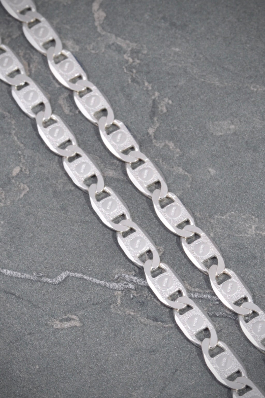 Cadena plana con grabado 21.1gr / Largo 60cm / Plata B