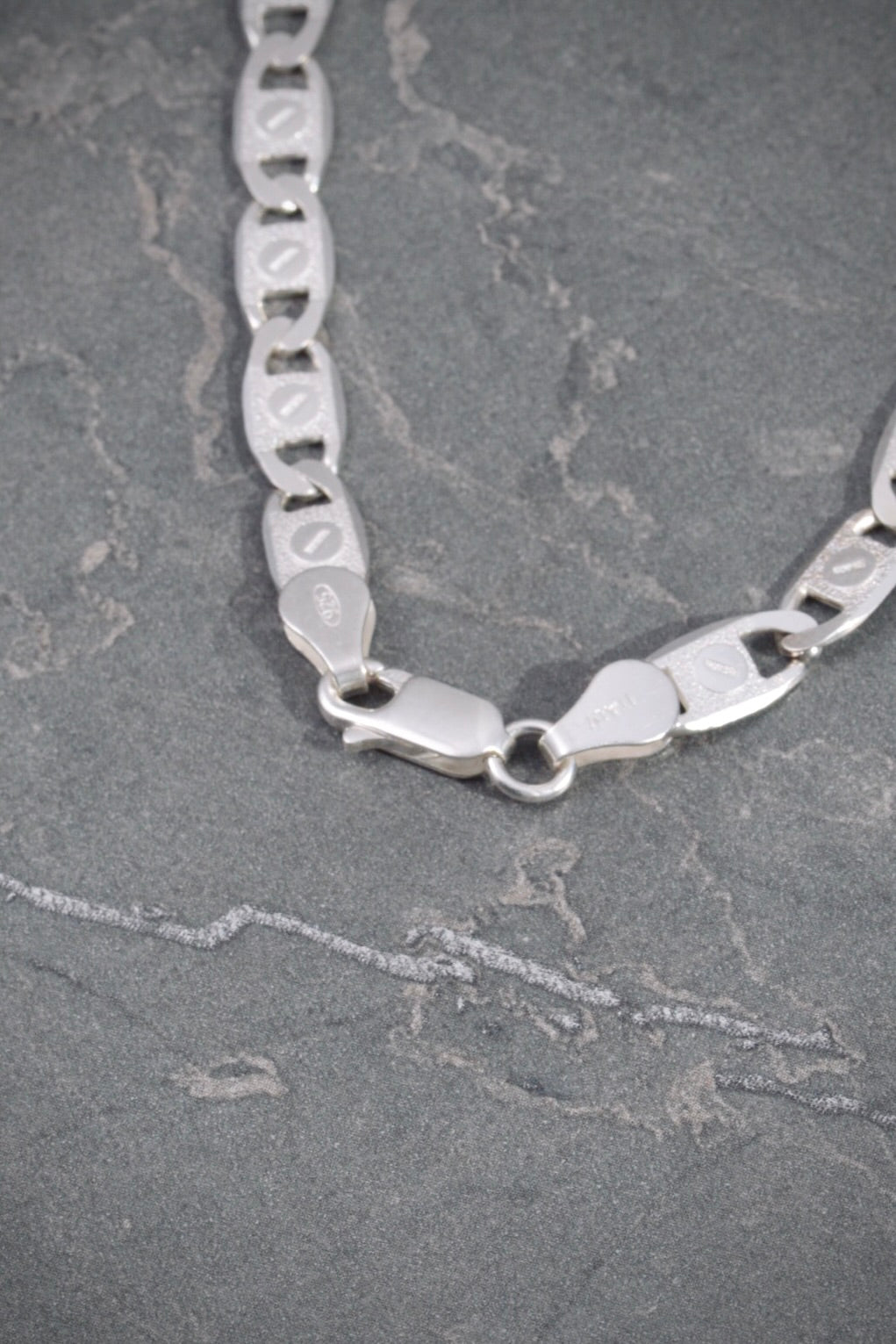 Cadena plana con grabado 21.1gr / Largo 60cm / Plata B