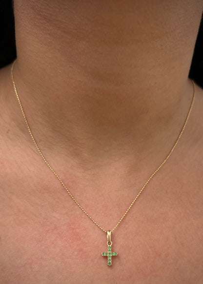 Dije cruz con swarrovski verde y blanco 0.95gr / Largo 1.3cm / Oro Amarillo Nac P