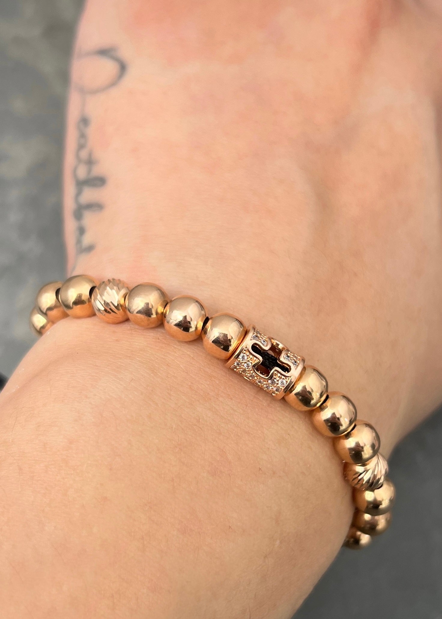 Pulsera en hilo negro con bolas y herraje 4.35gr / Oro Rosado (Joya) M