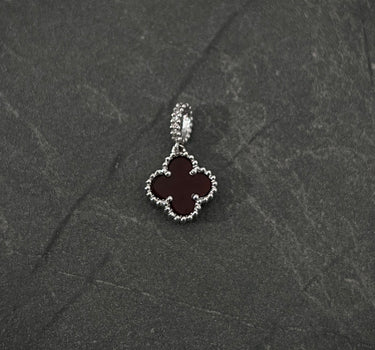 Dije lucky clover piedra roja 1gr / 1.5cm / Oro Blanco Nac M