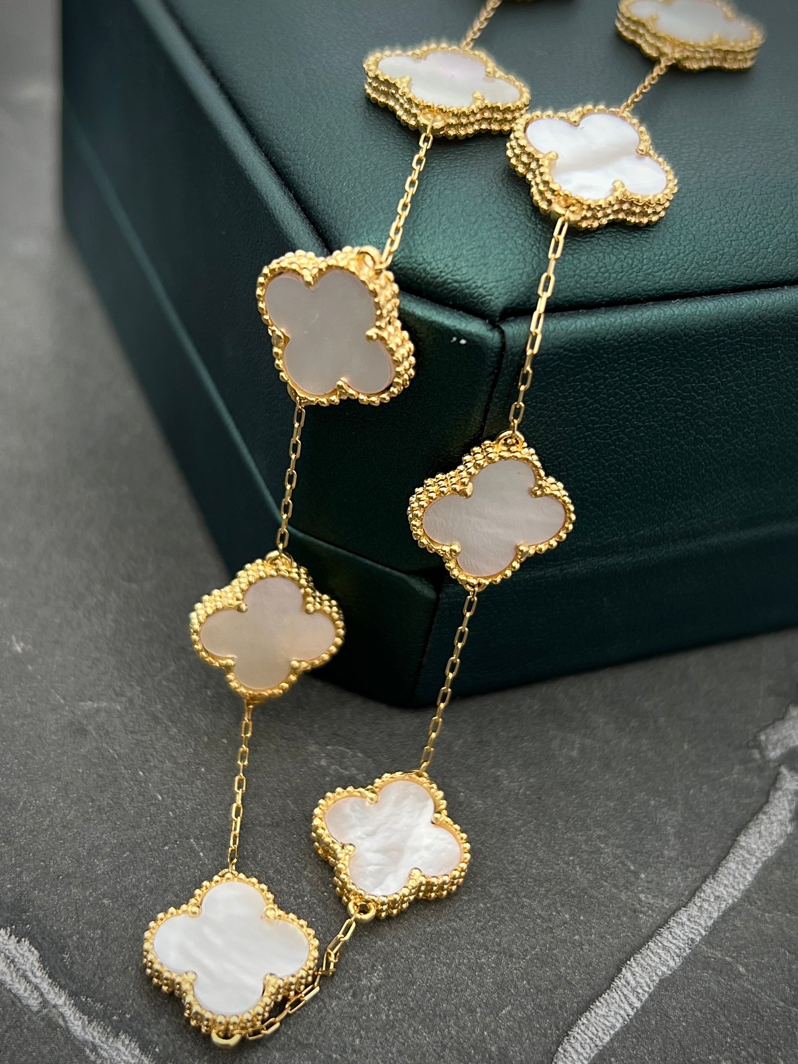 Cadena lucky clover con piedra blanca 14.55gr / Largo 45cm / Oro Amarillo italy cte M