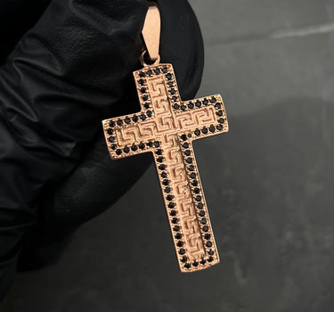 Dije cruz con swarovski negro 4.45gr / Largo 4.5cm / Oro Rosado Nac B