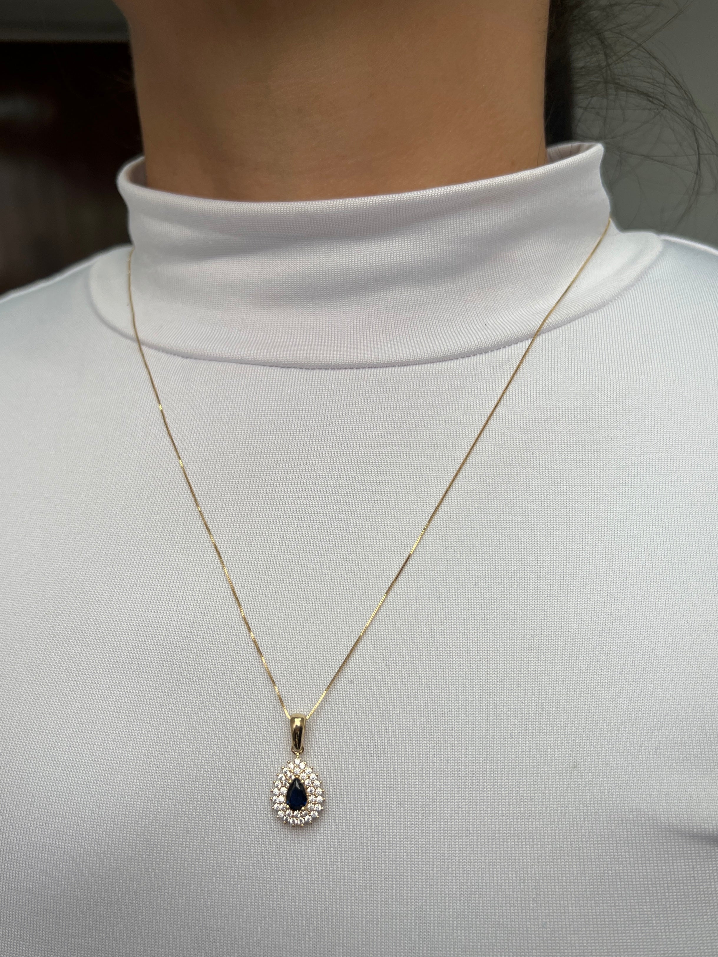 Dije lagrima con swarovski azul oscuro y blanco 1.8gr / Largo 2cm / Oro Amarillo Nac P