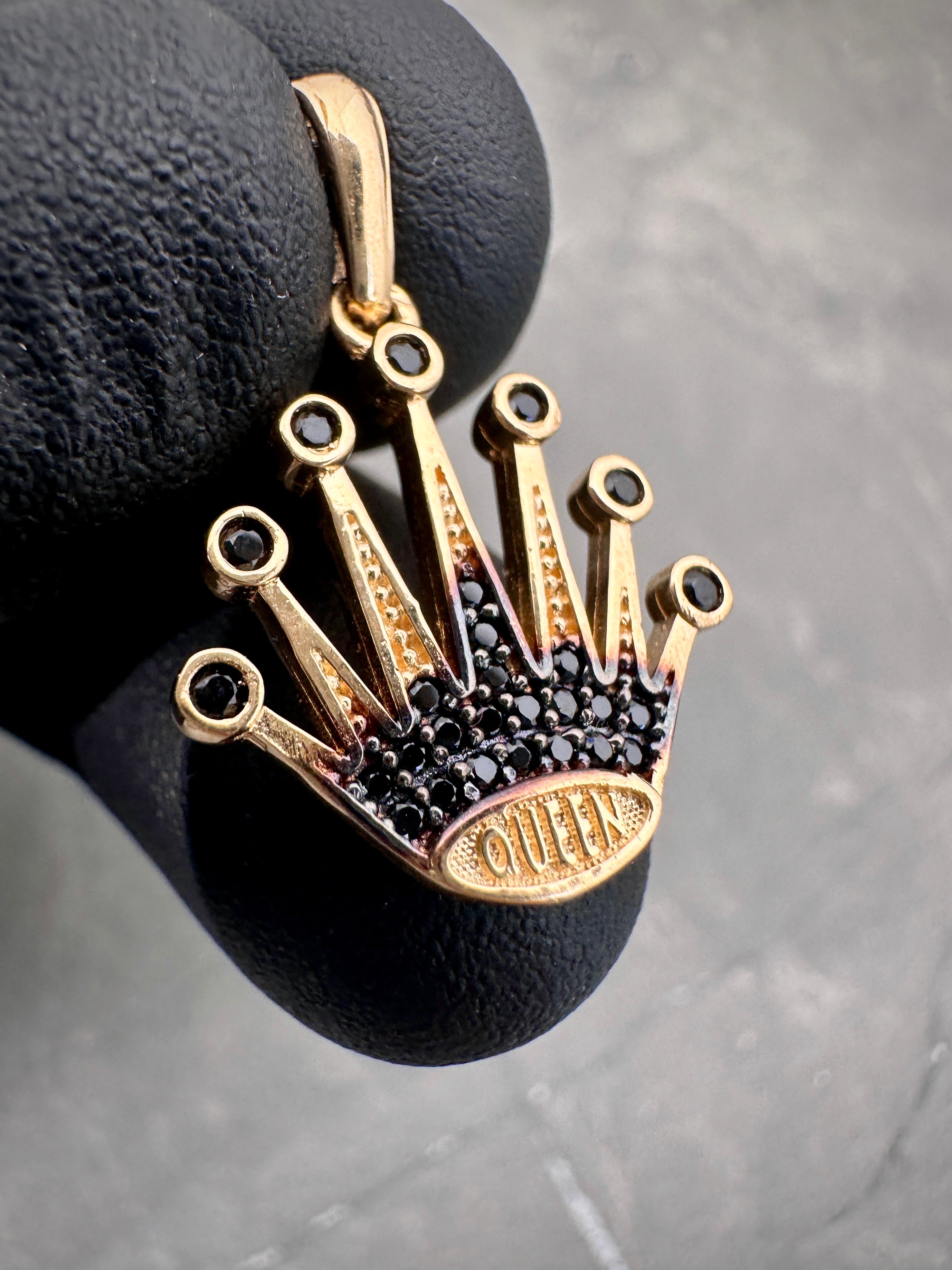 Dije de corona rx con swarovski negro 2.25gr / 2.5cm / Oro Amarillo Nac B