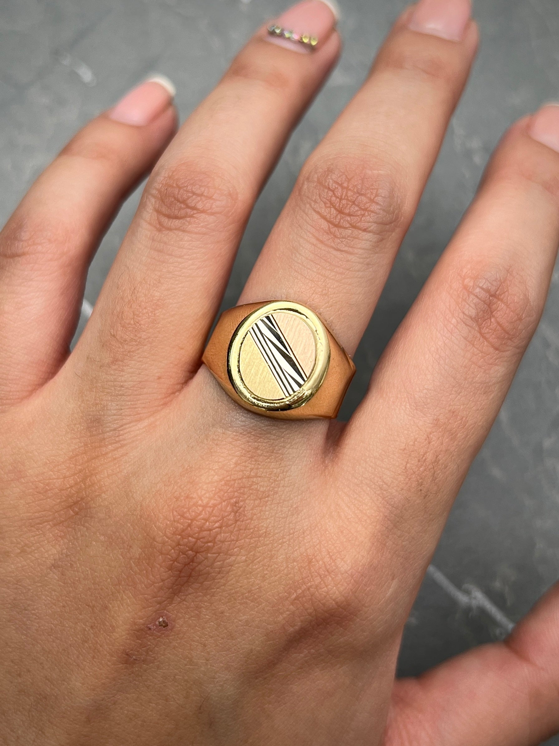 Anillo ovalado diamantado 5.9gr / TALLA 9 3/4 / Tres Oros italy +2 B