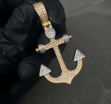 Dije ancla con swarovski blanco 5.2gr / Largo 4cm / Oro Amarillo Nac B