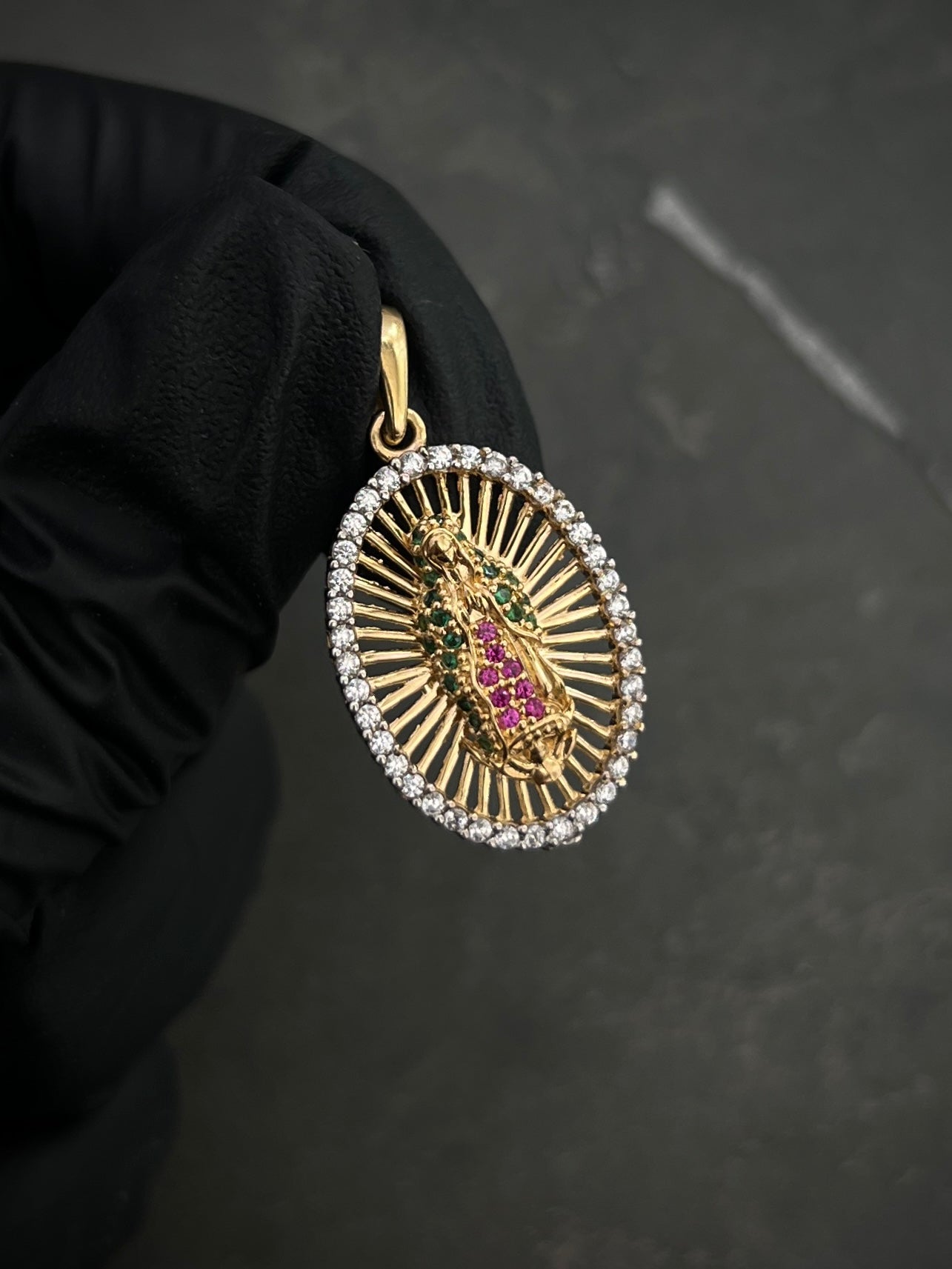 Dije virgen de guadalupe con swarovski multicolor 3.55gr / Largo 3.1cm / Oro Amarillo Nac P