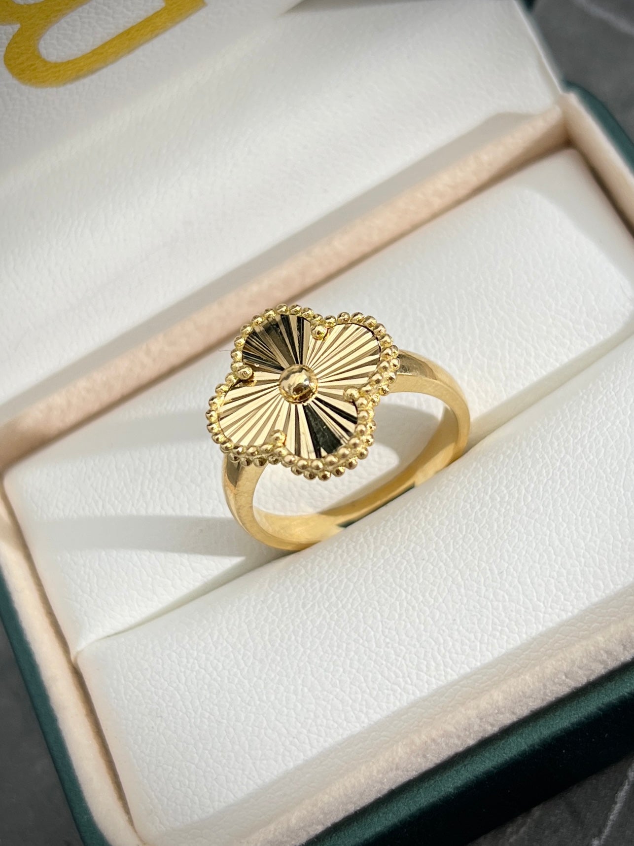 Anillo lucky clover diamantado 7.6gr / TALLA 8 1/4 / Oro Amarillo Nac M